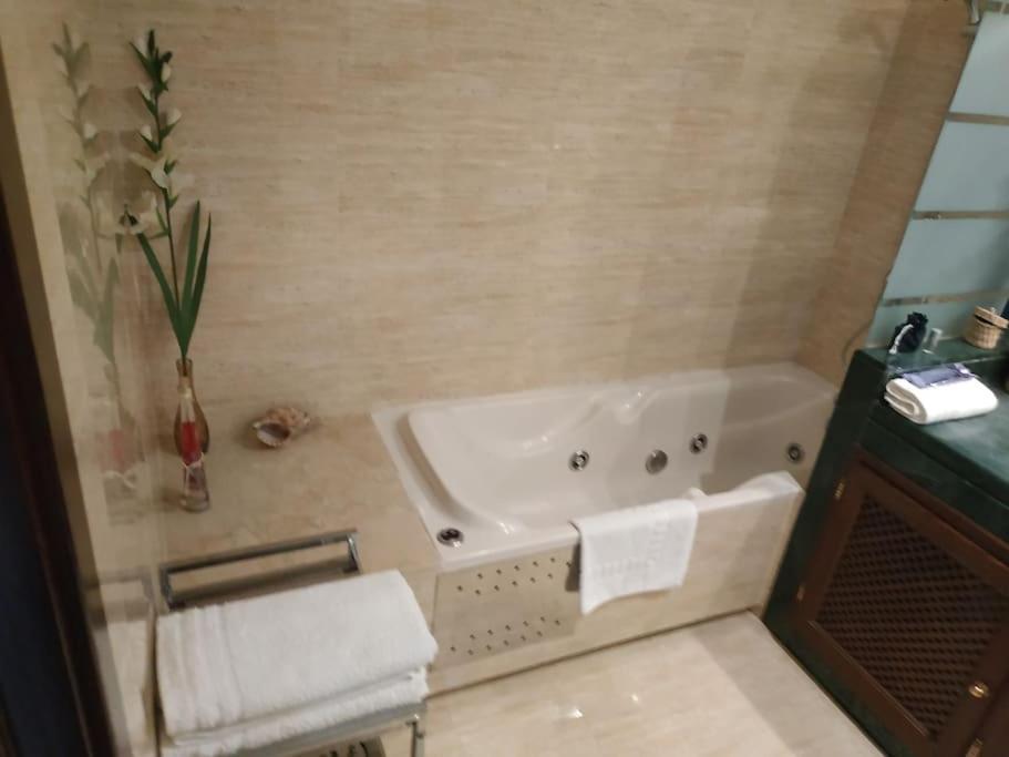 Luxury Apartment With Sea Views, Golf, Gym, Spa, 7 Pools أُخين المظهر الخارجي الصورة