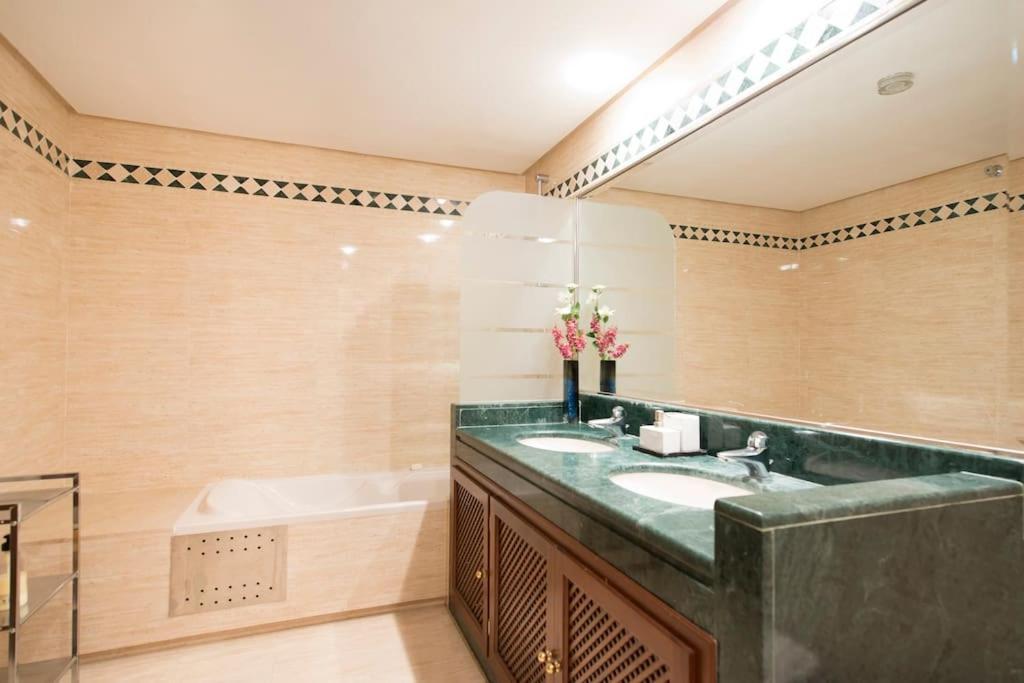 Luxury Apartment With Sea Views, Golf, Gym, Spa, 7 Pools أُخين المظهر الخارجي الصورة